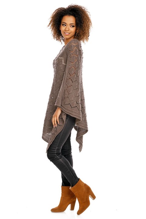 Sweter Poncho model 30012 Mocca - PeeKaBoo - uniwersalny Sweter Poncho model 30012 Mocca - PeeKaBoo - uniwersalny