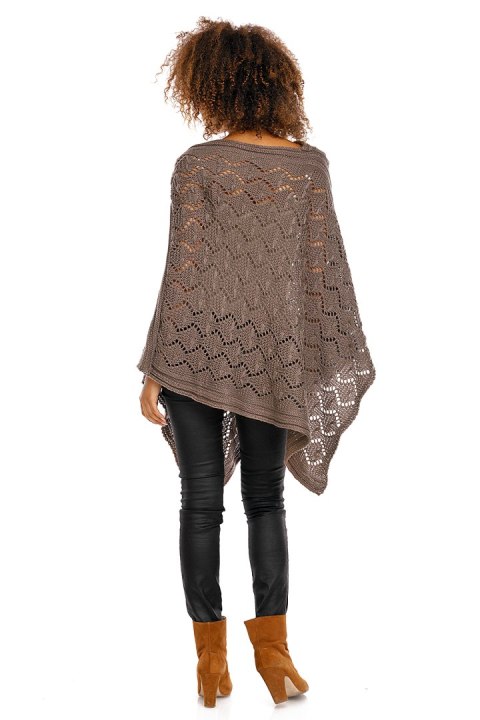 Sweter Poncho model 30012 Mocca - PeeKaBoo - uniwersalny Sweter Poncho model 30012 Mocca - PeeKaBoo - uniwersalny