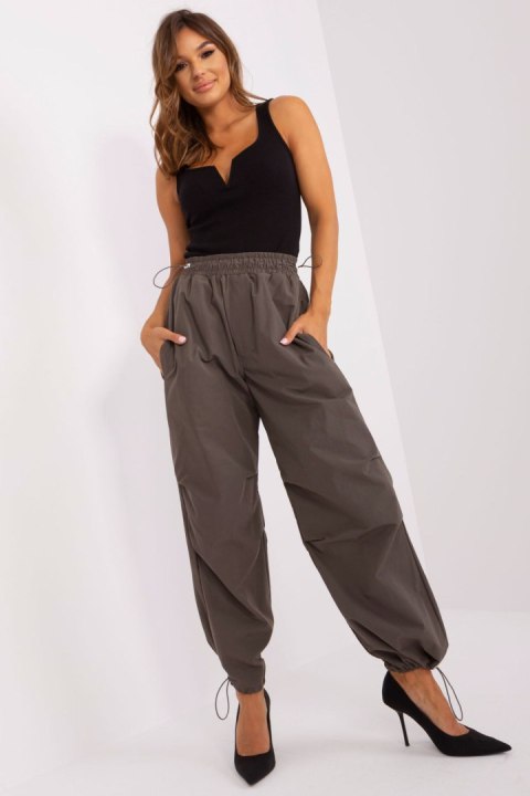 Spodnie Damskie Model TW-SP-OB056.86P Khaki - Och Bella - L Spodnie Damskie Model TW-SP-OB056.86P Khaki - Och Bella - L