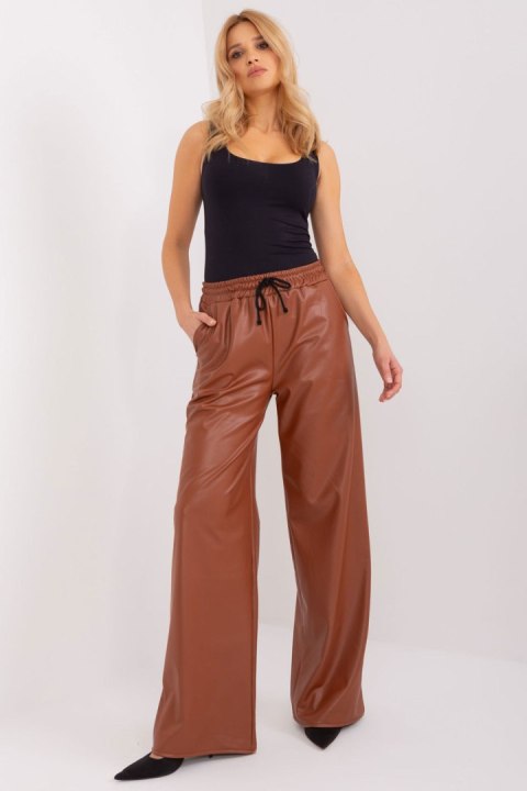 Spodnie Damskie Model LK-SP-509453.47 Light Brown - Lakerta - L/XL Spodnie Damskie Model LK-SP-509453.47 Light Brown - Lakerta - L/XL