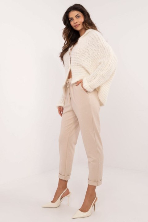 Spodnie Dresowe Model DHJ-SP-A7690.01P Beige - Italy Moda - uniwersalny Spodnie Dresowe Model DHJ-SP-A7690.01P Beige - Italy Moda - uniwersalny