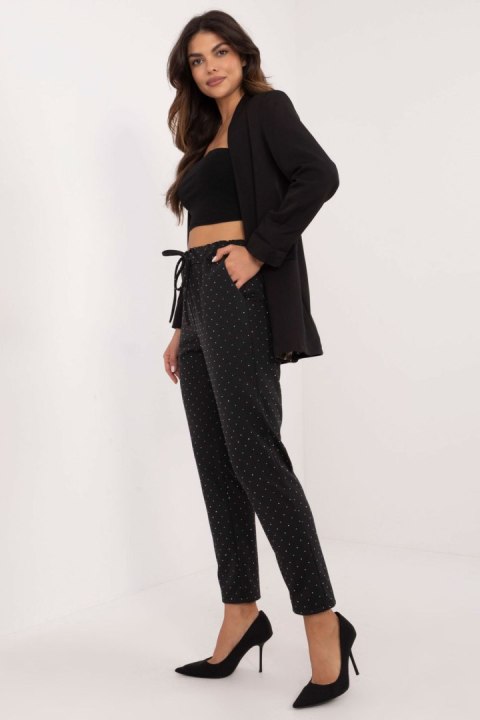 Spodnie Dresowe Model DHJ-SP-A7690.01P Black - Italy Moda - uniwersalny Spodnie Dresowe Model DHJ-SP-A7690.01P Black - Italy Moda - uniwersalny