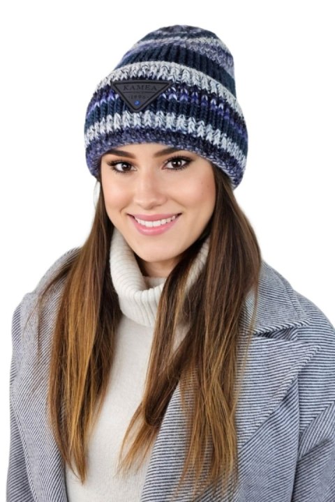 MUSCARI zimowa czapka damska w paski z cekinami kolor jeans - Kamea - uniwersalny MUSCARI zimowa czapka damska w paski z cekinami kolor jeans - Kamea - uniwersalny